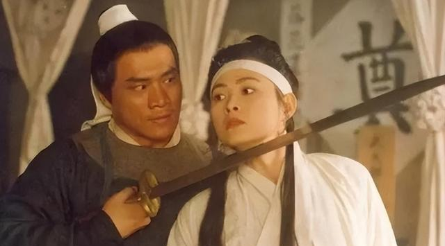 武松杀嫂时，为何要撕开金莲的上衣？看完不得不佩服武松太聪明