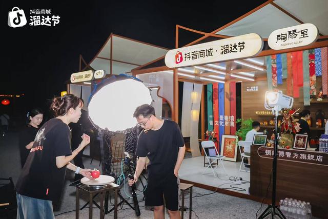 谁把景德镇搬进了直播间？