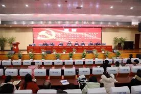 党建引领校建 发展成就品牌——庐江二中召开全体党员大会图片