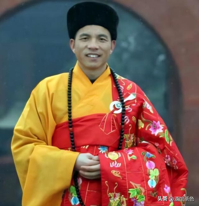 少林寺官宣新住持不到2天，恶心一幕出现，遭网友质疑，理由一致