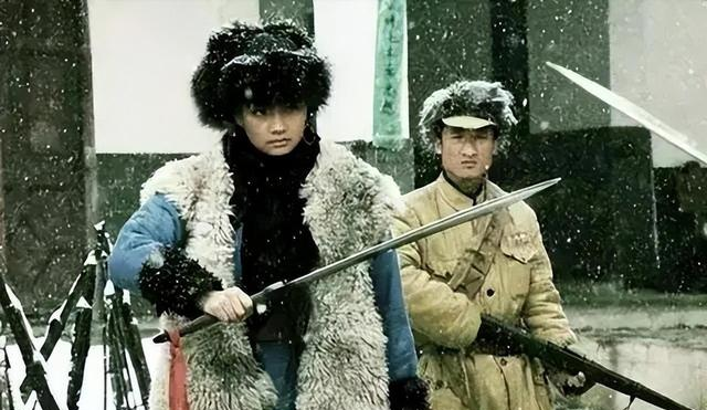 1952年小兴安岭女匪首逃进深山，82年才被发现，为何她能存活