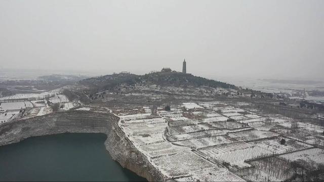 巨野县核桃园镇：雪落古村诗意浓 汉阙金山冬韵美