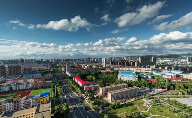 中国“最憋屈”的城市，一眼能看到大海，却永远到不了海边
