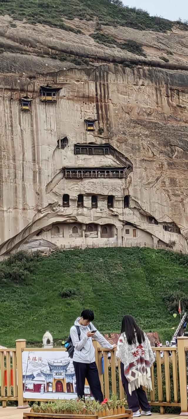 马蹄寺千佛洞旅游文化景区。