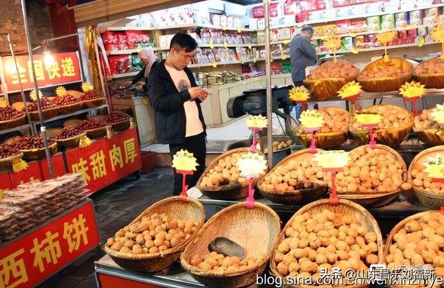 秋雨中的“西安回民街”街市（“陕西之旅”之六）