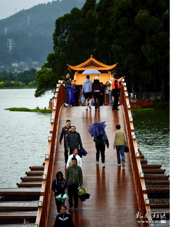 打卡东风坝开合浮桥