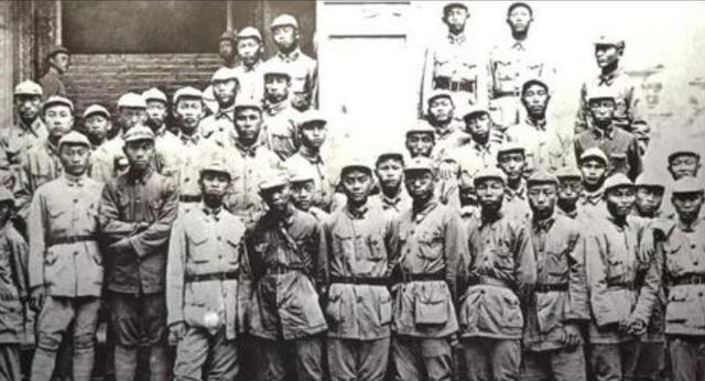 大授衔结束后，有人迟迟不肯走，周总理询问原因，对方称没被授衔