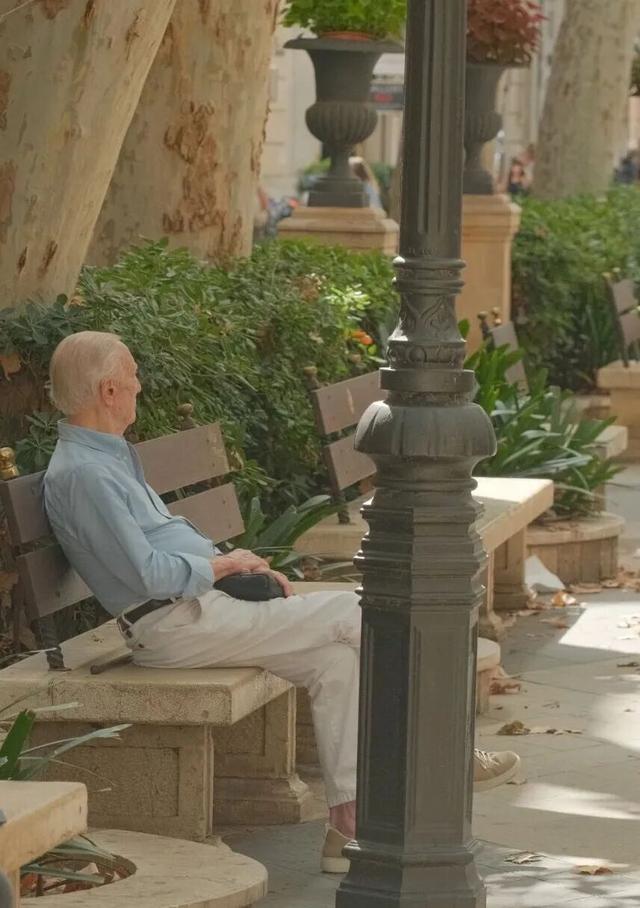 想不想在混乱的欧洲，当个晒太阳的老钱？