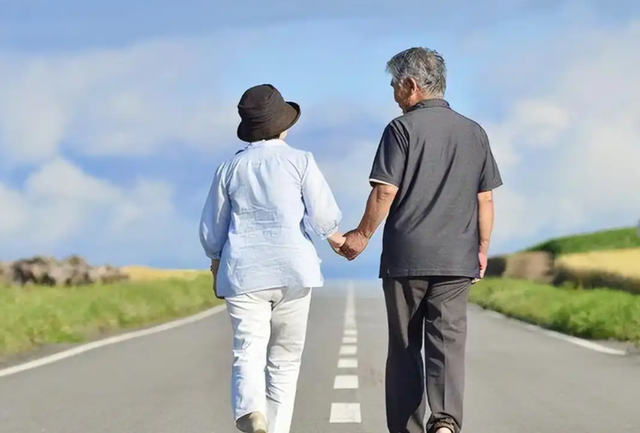 走路是长寿的良药！再次提醒：到了60岁，走路牢记“5不要”！