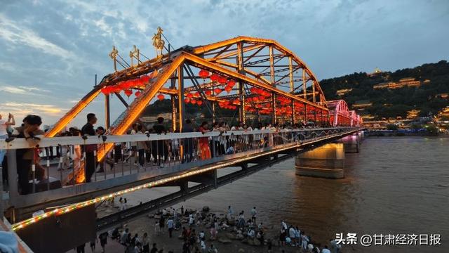 兰州：“夜经济”点亮城市新活力