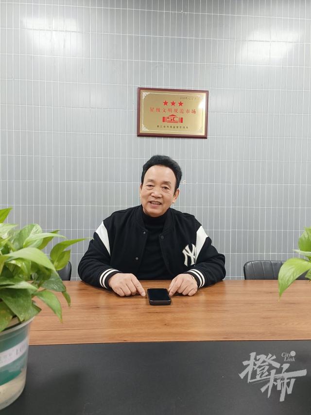 临平前村农贸市场，韩国旅游团一波一波来打卡，每次都现场买西瓜