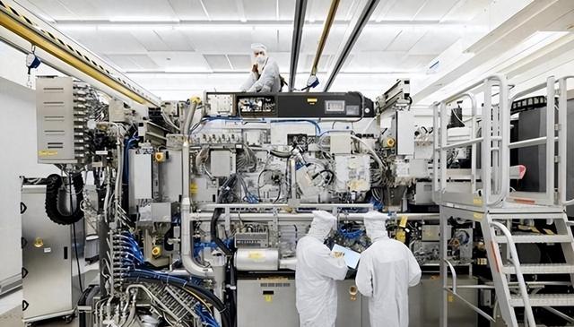 铁了心要走！阿斯麦光刻机巨头厌倦荷兰，谁是背后大赢家？