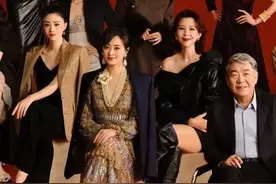 《甄嬛传》重聚合照曝光！孙俪坐c位，没名气站后排，未见陈建斌图片