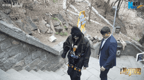 在窝囊和玩儿之间，这届年轻人选择窝囊地玩儿！