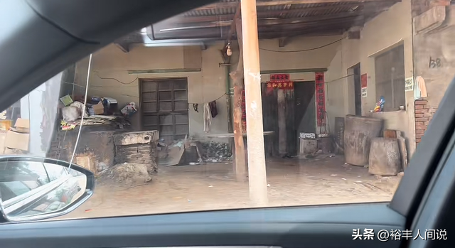辛店油饼丸子汤老板去世！享年73岁，店内脏乱不堪，人却络绎不绝
