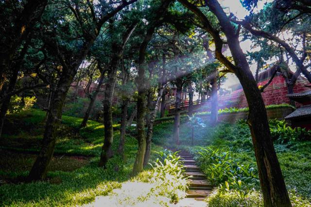 探秘七曲山：蜀道明珠，人文圣境