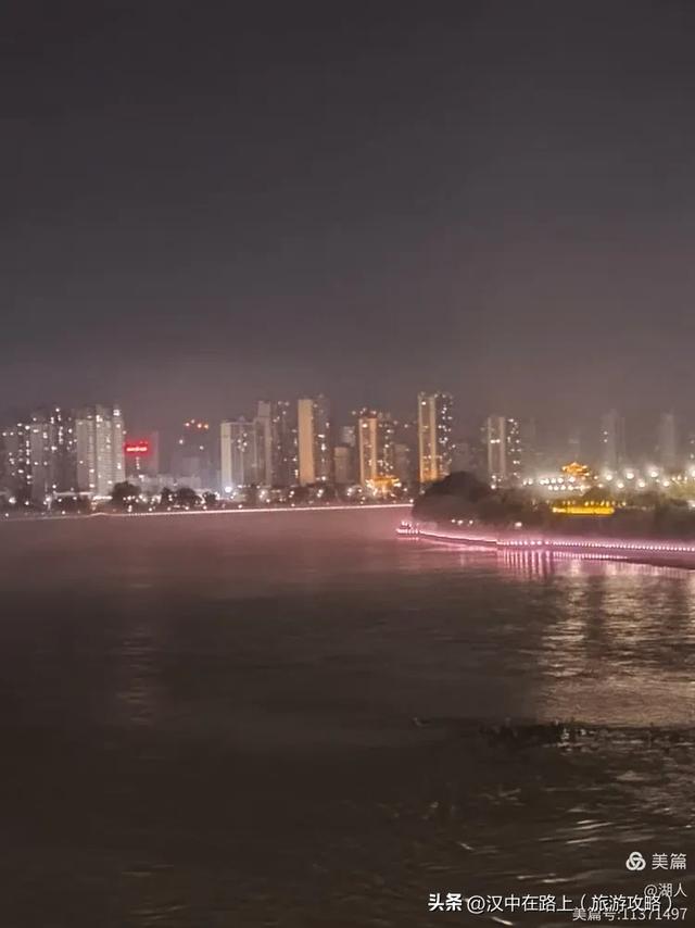 秋雨中的汉中湿地