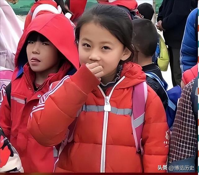 后不后悔？宁夏那个一笑成名拒绝百万签约的小女孩，现在成了这样