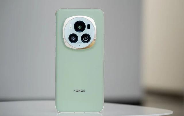 荣耀“乱套了”，16GB+512GB突降2900元，3D解锁+100倍变焦+卫星