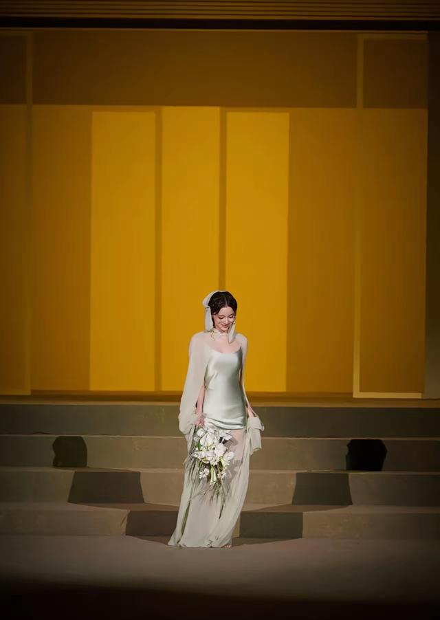 打底裤都露了天呐 ！这裙子存在的意义是啥