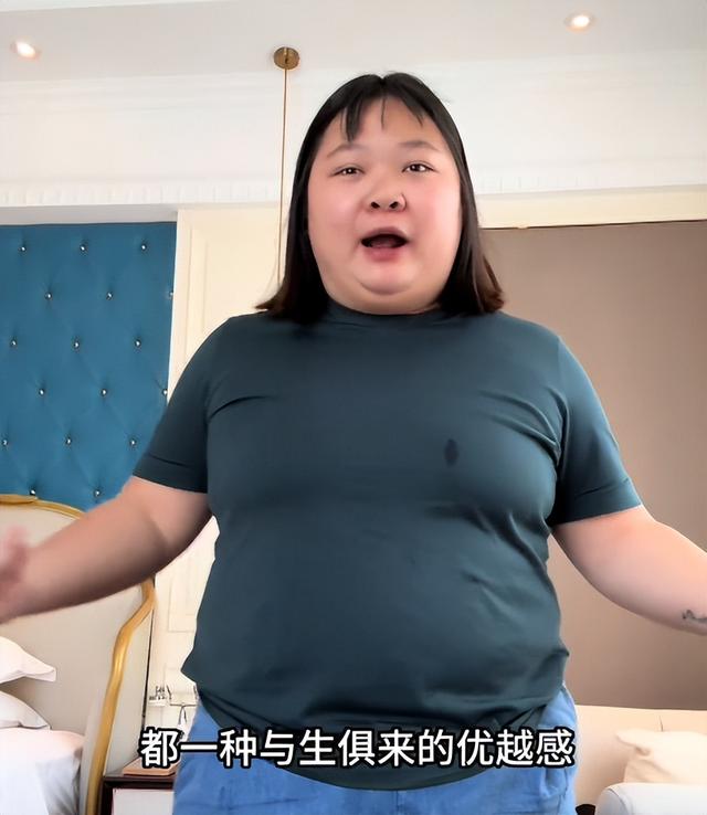 大陆女子游香港，买桃说了5句普通话被老板骂，玩两天被歧视两天