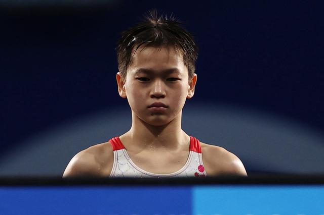 全红婵夺金仅3天，出现2件令人担心的事，央视下场发文为她撑腰