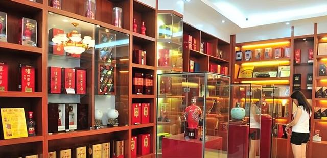 实体店纷纷倒闭，烟酒店却能日入斗金，小老板说：全靠这5点