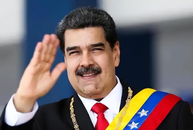 特朗普给马杜罗下最后通牒！灭国舰队抵近委内瑞拉，战争一触即发