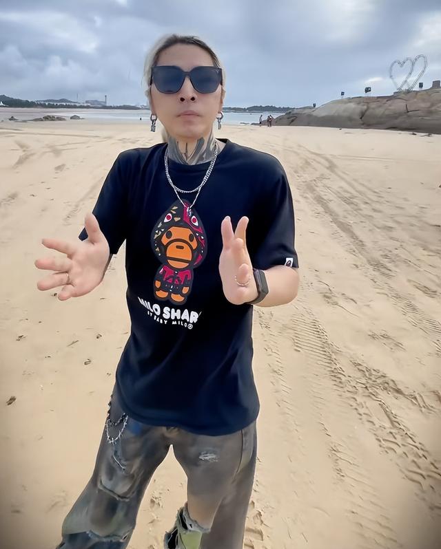 离谱！博主海边拍照遭驱赶，对方放话承包整片海岸，文旅出手了