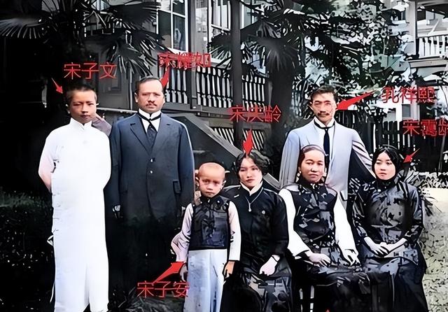 1968年宋子安携妻在儿子毕业礼留影，次年辞世，妻子改嫁埃及富翁