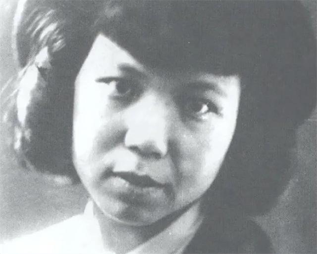 她是副总理之女,联系父亲生前好友却遭嫌弃,苦笑:他们都讨厌我