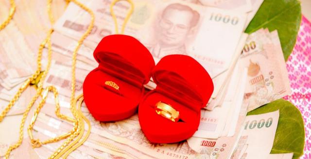 河南女教师婚礼当天坠亡，除了父母重男轻女，也是被高彩礼逼死的