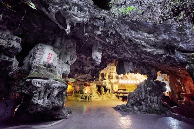 贵阳黔灵山公园，亲子游玩的好去处，这里有近距离撸猴的绝佳地点