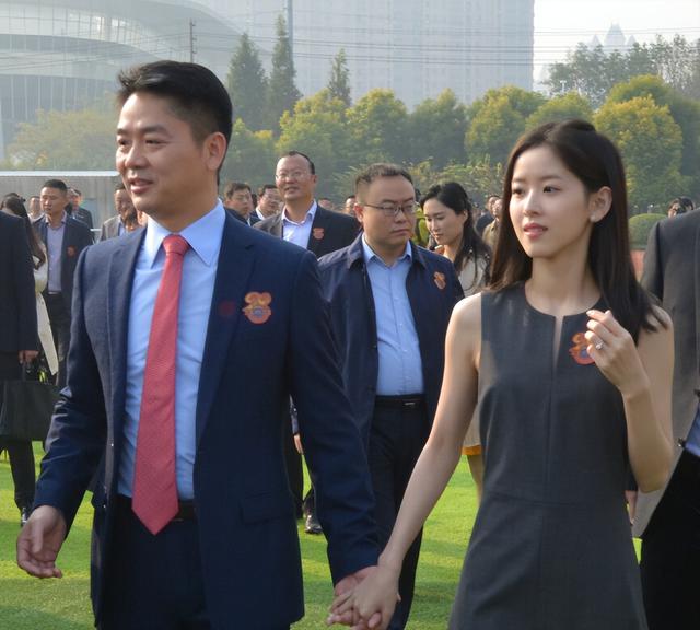 婚变风波48小时后，刘强东不再沉默，坦言“在老婆面前没了自信”