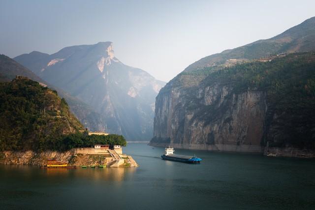 长江从远古雪山走来，三峡还是三峡，风采依然