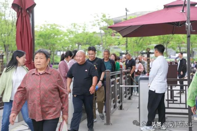点赞！汉中这几位出租车司机获兴汉胜境景区表彰！