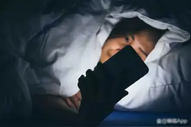 原来微信才是隐藏的情侣查岗神器！4种方法能查到和谁聊天最频繁图片