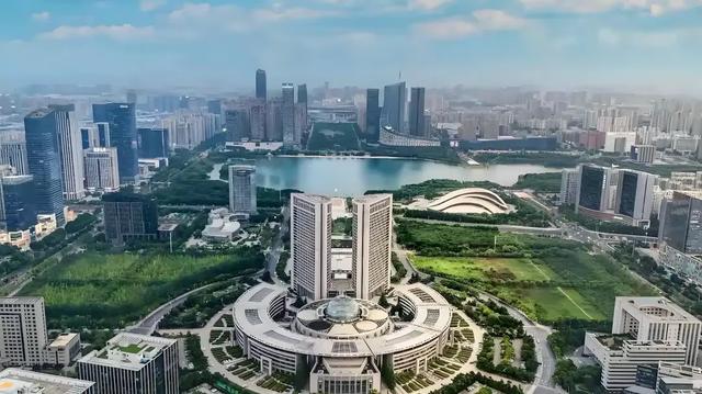 我国既重击美国，又抓住大内鬼，还有重大利好，特朗普笑不出来了