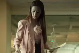 现实中上班也需要一天换一套吗？图片