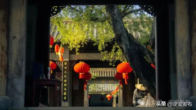 当悬疑剧遇上宝藏小城!《命悬一生》热播中,让定安的古县衙与烟火气彻底“出圈”