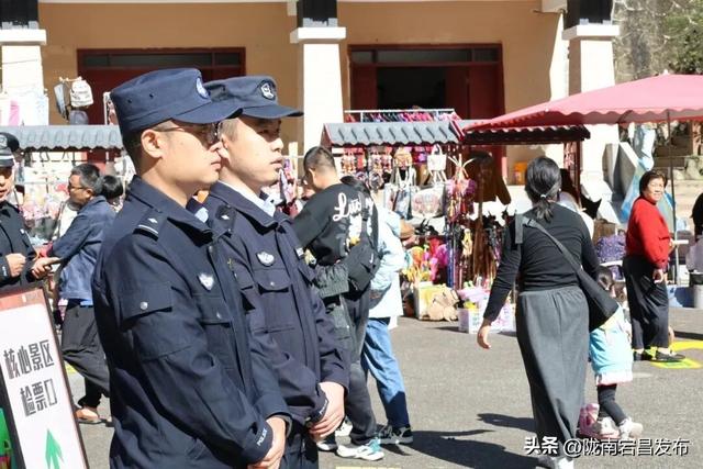 国庆第三日，官鹅沟秋色正浓人气旺