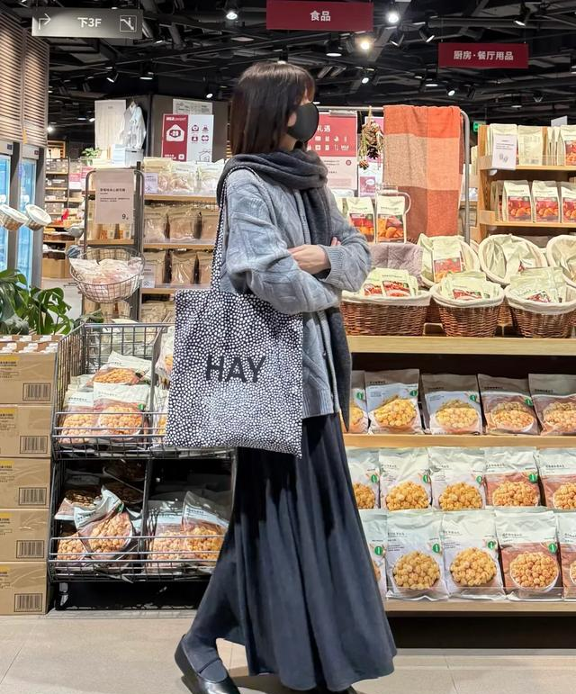 谁还没被MUJI这条“神裙”戳中？通勤党直接焊在身上