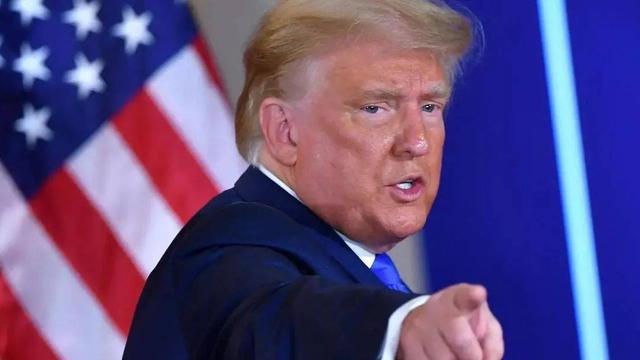 中美上桌谈判前，特朗普通知中国	，一个不变，白宫已踢走反华官员