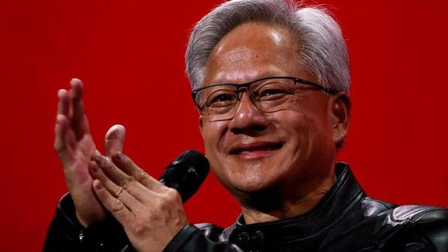 人民日报怒评！美国芯片埋雷，中国数万辆新能源汽车面临失控风险