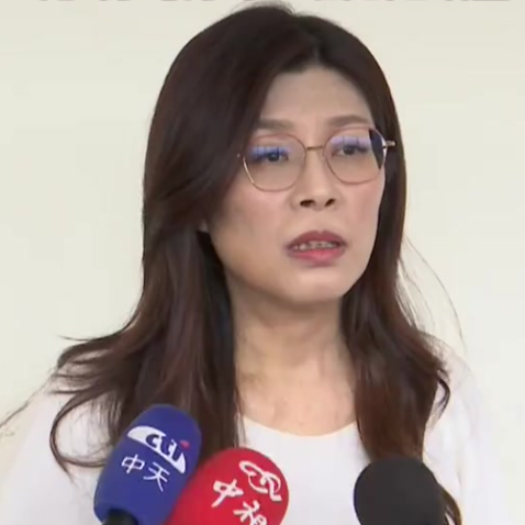 郑丽文见完美方后，送两岸一句话，美军火运往台岛，中方主场反击