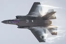 外媒：美国F-35战机战备力再降，仅半数勉强及格图片