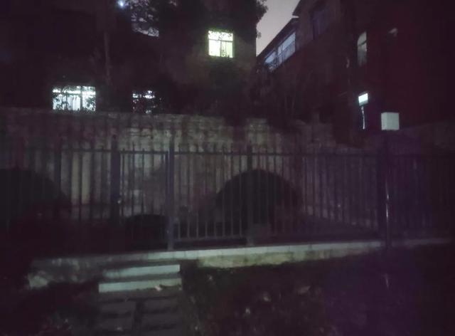 《2025年12月5日傍晚游西安红色回坊之地“莲湖公园”即景留影》