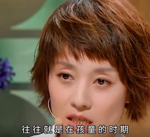 49岁马伊琍没想到，辛苦养大的17岁女儿文君竹，早为亲爹文章争光