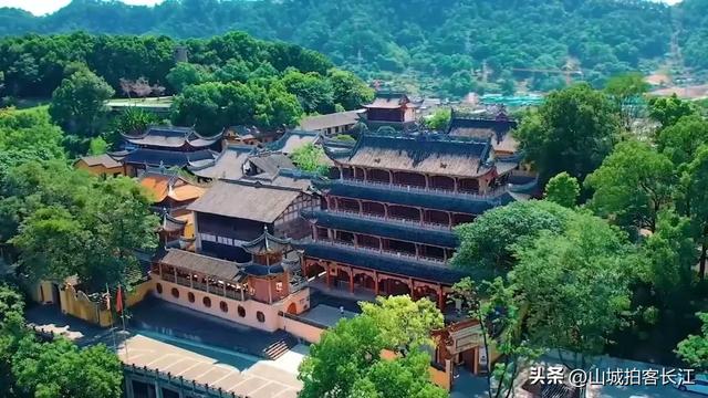 重庆头号袖珍镇，地处山城核心区，境内网红打卡点备受争议？