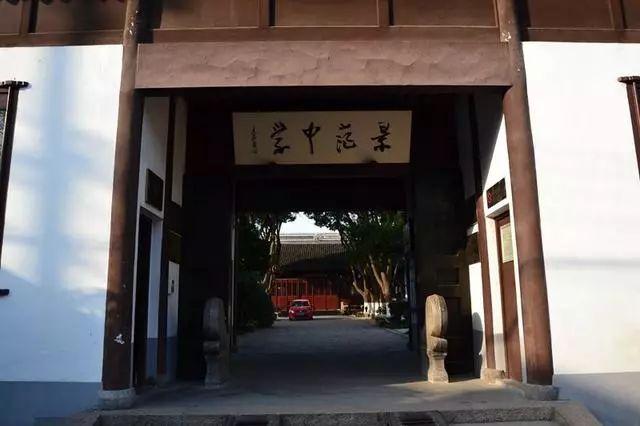小巷深处的故事
